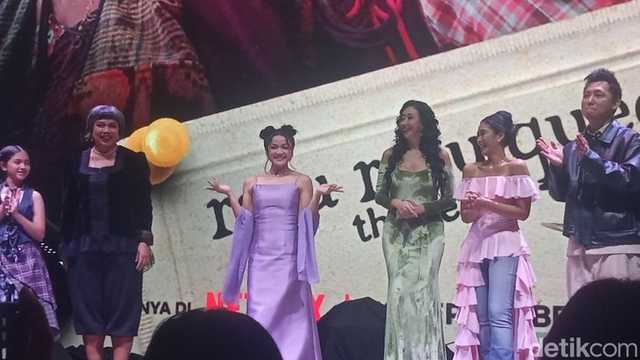 Nirina Zubir pertama kali lakukan adegan ciuman di serial Netflix