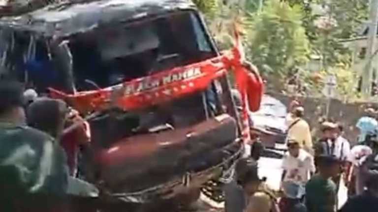 Bus rombongan karyawan RSBS Jember kecelakaan di Bromo, delapan tewas