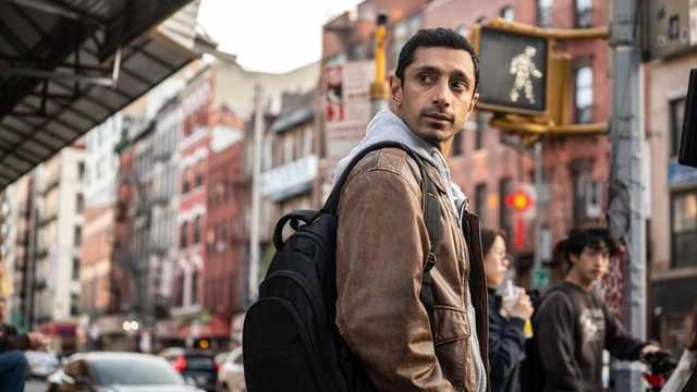 Lily James & Riz Ahmed Adu Akting di 'Relay', Ungkap Korupsi Berujung Maut?
