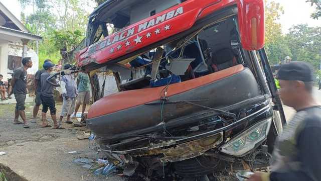 8 karyawan RS Bina Sehat meninggal dalam kecelakaan bus di Gunung Bromo
