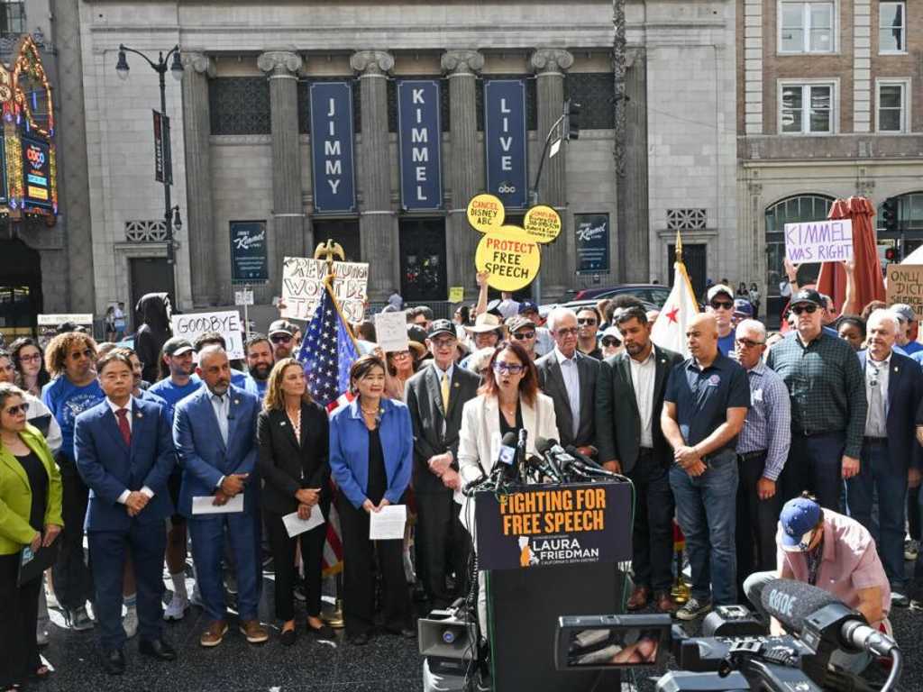 Politisi dan Pemimpin Hollywood Desak ABC Kembalikan Jimmy Kimmel Live!