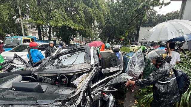 Tragedi Pondok Indah: Pohon Tumbang Tewaskan Eks Direktur Danareksa