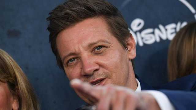 Jeremy Renner Dituduh Ancam Mantan Pacar, Kirim Foto Tak Senonoh