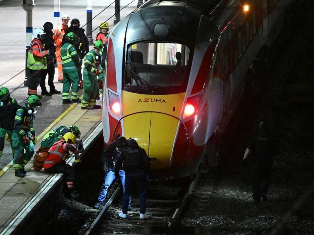 Penusukan Massal Kereta London: Pelaku Didakwa 10 Percobaan Pembunuhan, Staf Kritis