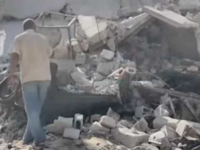 Warga Gaza Dirikan Tenda di Atas Robot Peledak Israel Tak Meledak