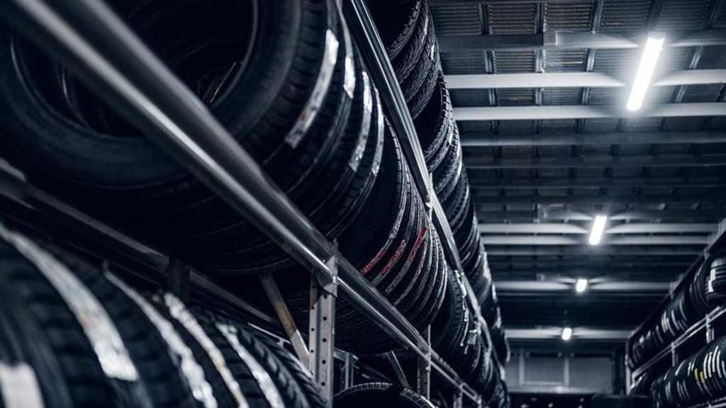 Industri Ban Indonesia: Ribuan Pekerja Dirumahkan, Ini Pemicu PHK Massal