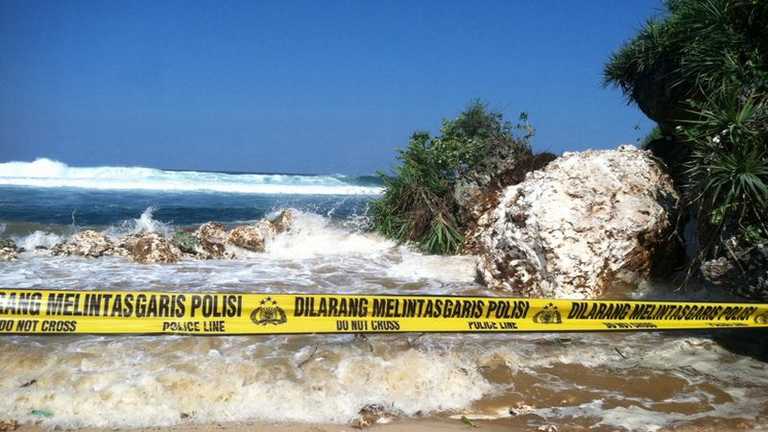BMKG Peringatkan Gelombang Tinggi Hingga 4 Meter di Sejumlah Perairan Akibat Siklon Nongfa
