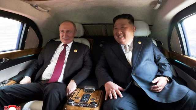 Paspampres Kim Jong Un Sibuk Lap Semua Benda Usai Bertemu Putin di China