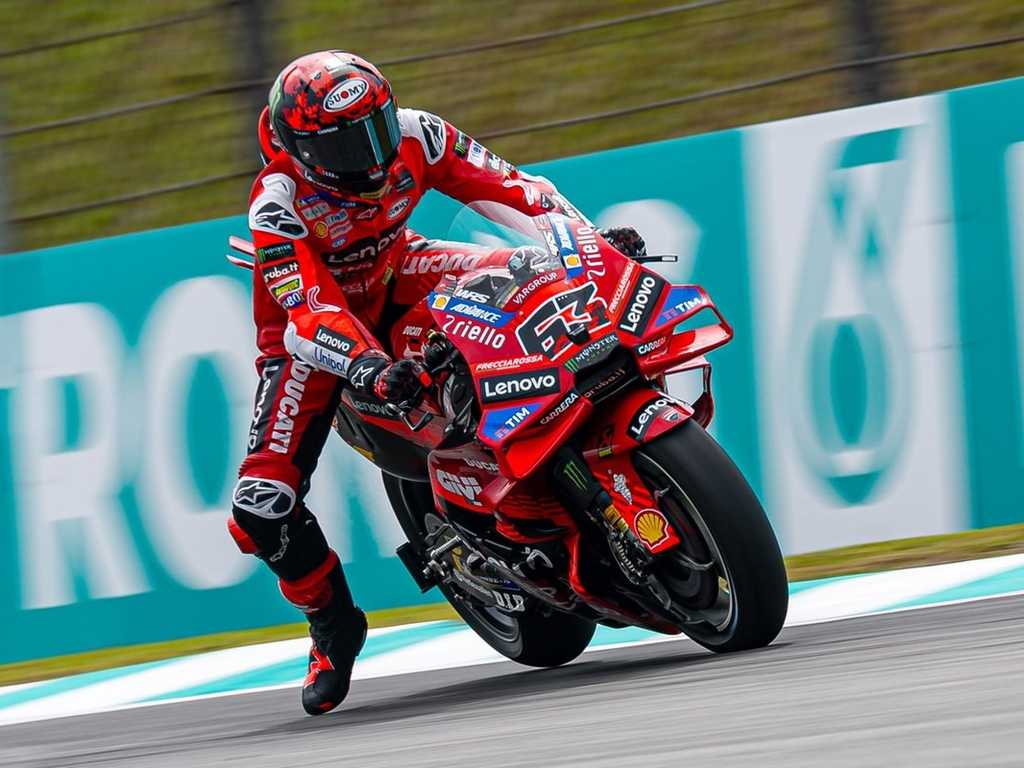 Francesco Bagnaia Sabet Pole Position MotoGP Malaysia 2025, Ducati Mendominasi