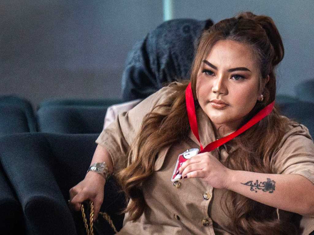 Selebgram Lisa Mariana Diperiksa Bareskrim, Tersangka Pencemaran Nama Baik Ridwan Kamil