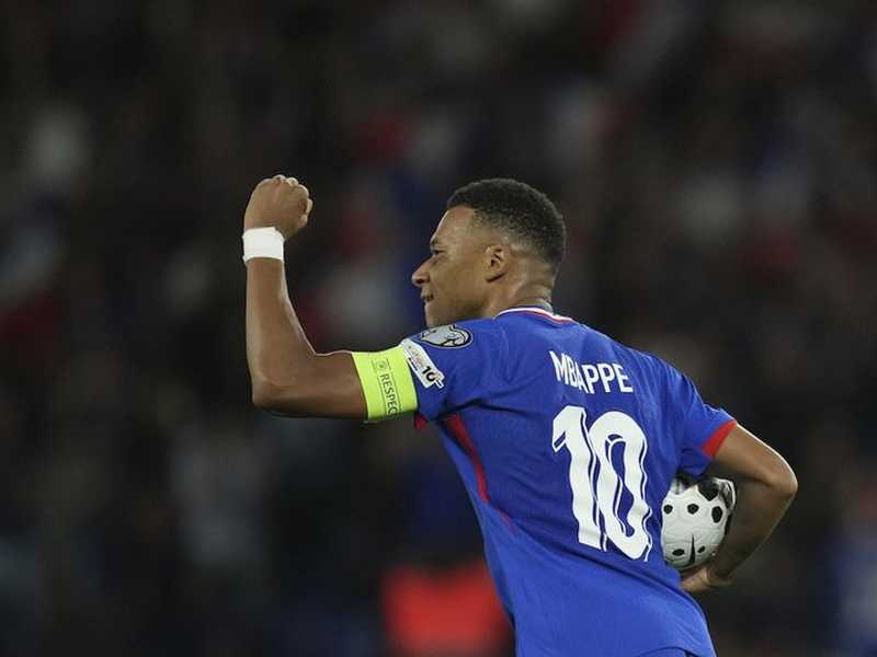 Kualifikasi Piala Dunia: Blunder Olise & Kartu Merah Tchouameni, Mbappe Selamatkan Prancis!