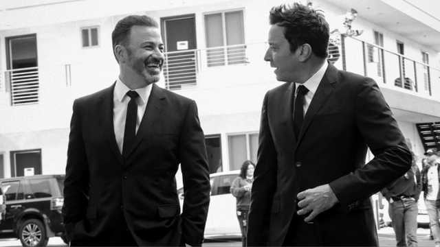 Jimmy Fallon bereaksi terhadap "skorsing" Jimmy Kimmel dari ABC
