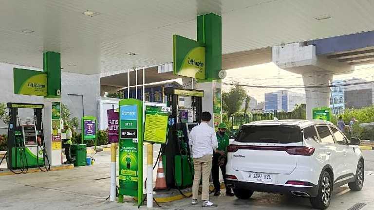 Bahlil minta SPBU swasta kolaborasi dengan Pertamina demi hajat hidup orang banyak
