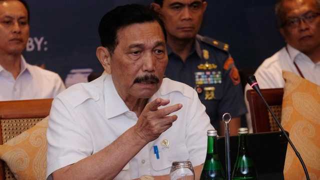 Luhut Percaya Diri 34 Juta Orang Miskin RI Berkurang Berkat Digitalisasi Bansos