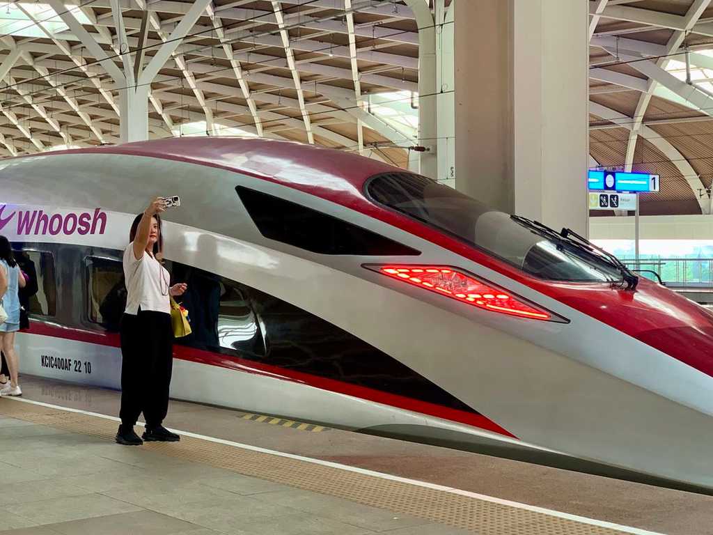 Kerugian Whoosh Rp 2 Triliun per Tahun, DPR: Siapa yang Akan Menalangi?