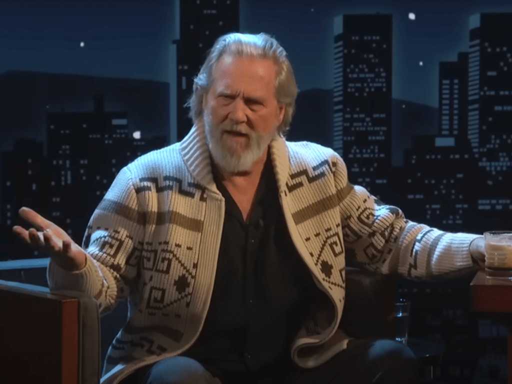 Jeff Bridges Kembali Jadi The Dude, Minta Amerika "Tenanglah!"