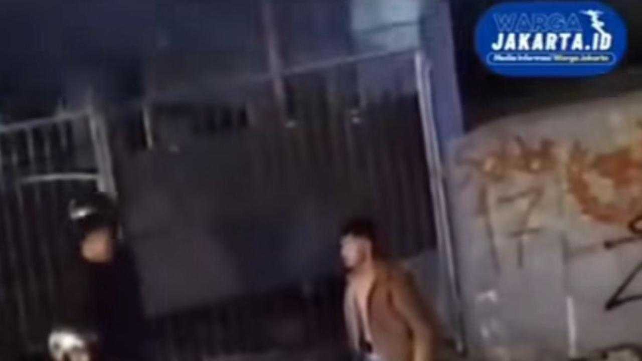 Viral: Pria Ngamuk di Tebet, Todongkan Senjata Api ke Warga