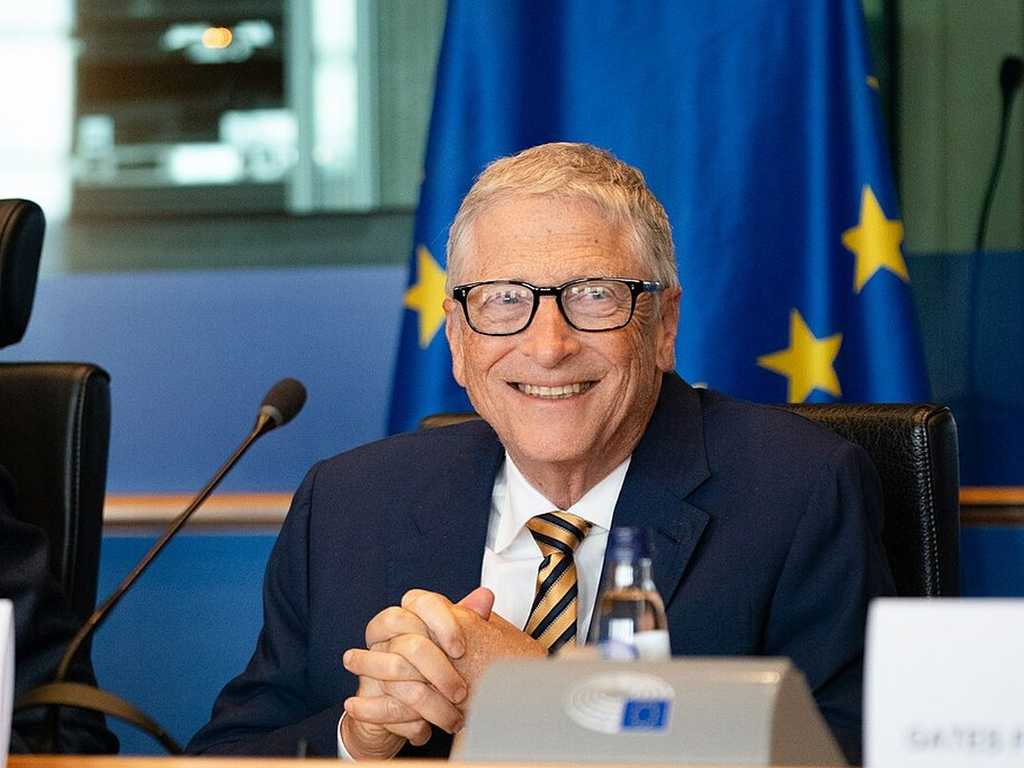 Drop Out Kuliah, Miliarder Teknologi Ini Justru Raih Kesuksesan Besar