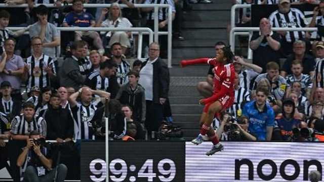 Bintang 16 Tahun Liverpool Rio Ngumoha Samai Rekor Rooney, Taklukkan Newcastle 3-2