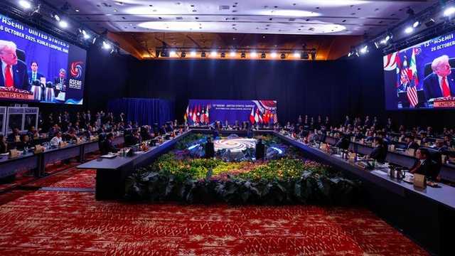Trump dan Prabowo Saling Puji di KTT ASEAN-US: Peran Perdamaian Timur Tengah