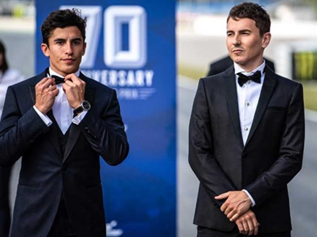 Marc Marquez Sabet Gelar MotoGP 2025, Lorenzo Tantang Juara Tim Berbeda