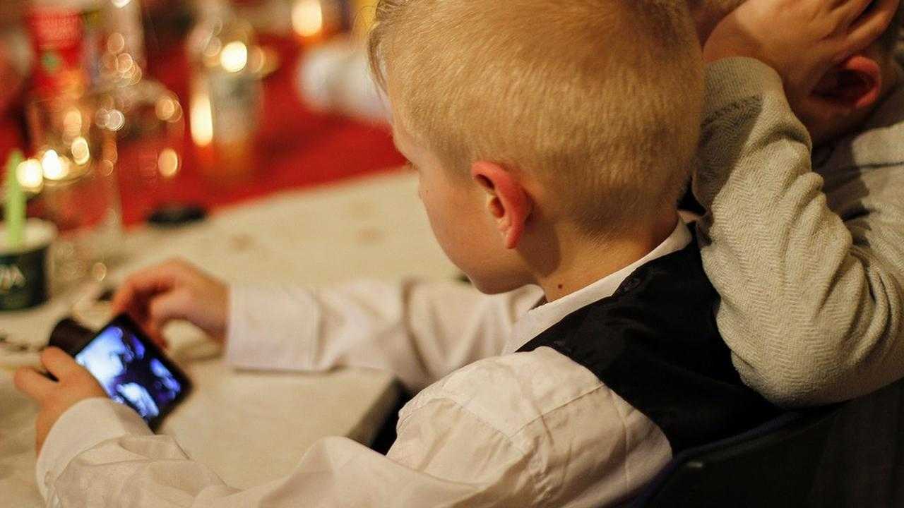 Rusia Luncurkan Kartu SIM Anak, Orang Tua Bisa Lacak Lokasi Real-time