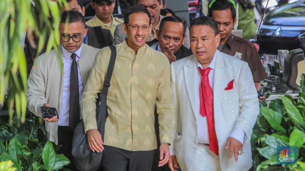 Hotman Paris Bongkar Alasan Nadiem Pilih Chromebook: Jauh Lebih Murah dari Windows