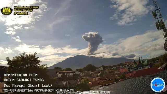Gunung Marapi di Sumatera Barat kembali erupsi, status Waspada Level II
