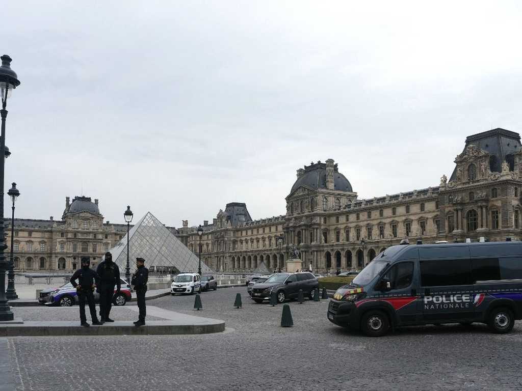 Perampokan Louvre: Permata Mahkota Raib Kurang dari 7 Menit