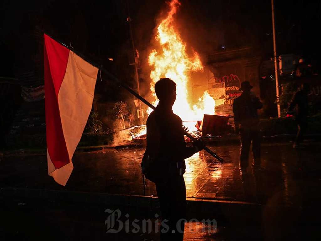 Tunjangan Rp50 Juta DPR Picu Demo Besar Serentak, Korban Jiwa Berjatuhan