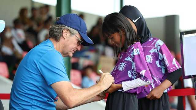 Timo Scheunemann Puji Keseriusan Siswi Kejar Mimpi Sepak Bola