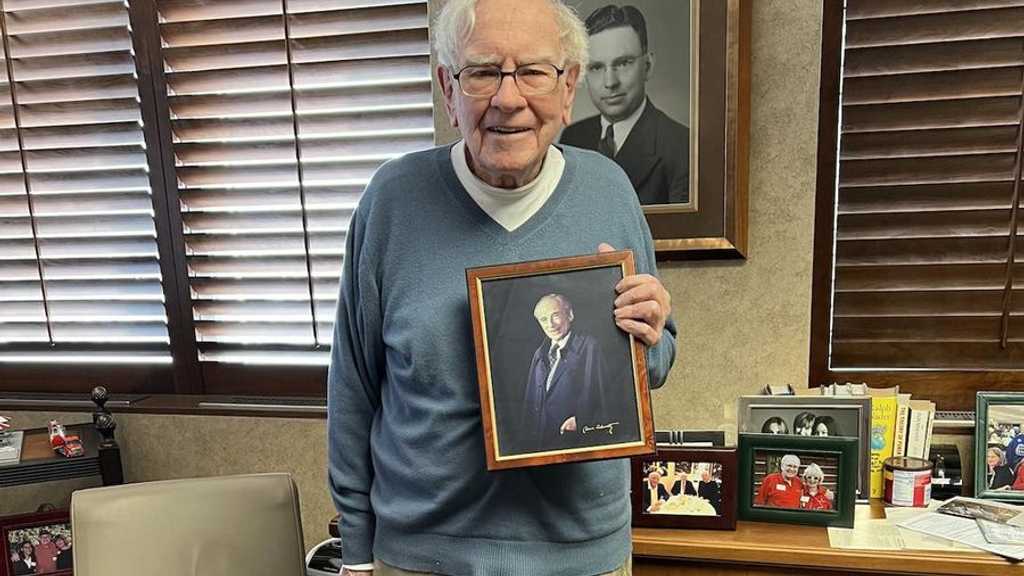 Nasihat Warren Buffett: Pilih Rumah atau Saham, Mana Lebih Untung Jangka Panjang?