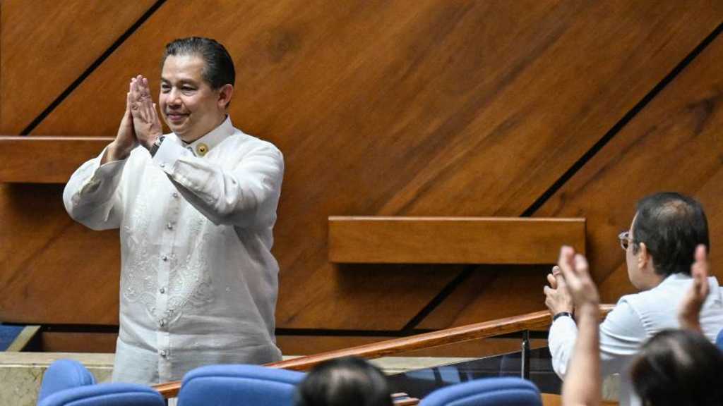 Sepupu Presiden Filipina mundur dari Ketua DPR di tengah tuduhan korupsi