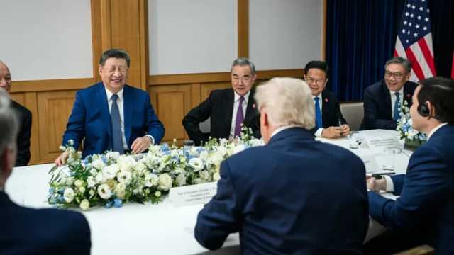 Momen Langka: Xi Jinping Tertawa Lepas Bersama Trump di KTT APEC