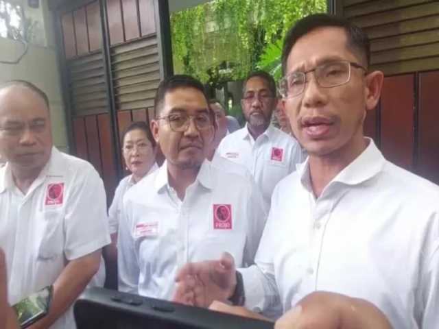 Jokowi Perlihatkan Ijazah Asli UGM ke Projo, Tepis Keraguan Publik