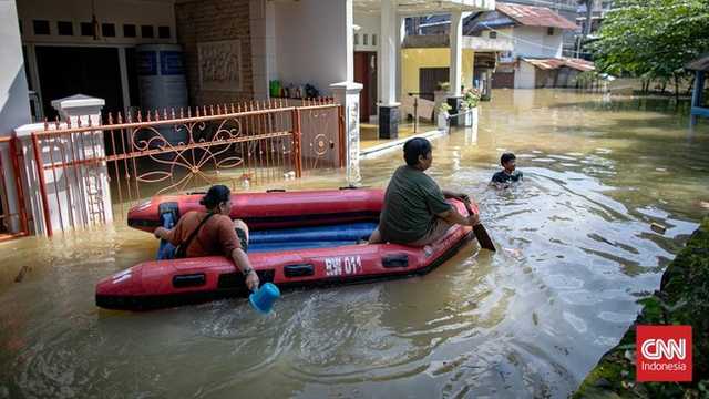 Banjir Jakarta: 19 RT Terendam Akibat Luapan Kali Ciliwung