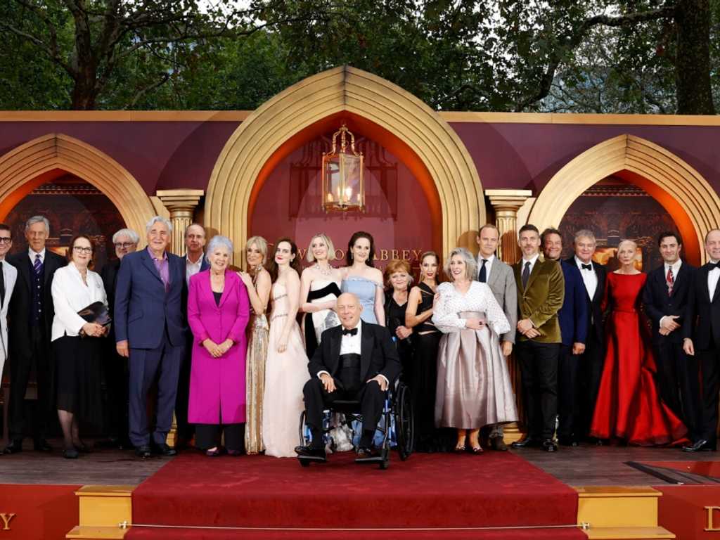 Hujan Deras Iringi Perpisahan Emosional 'Downton Abbey: The Grand Finale' di London