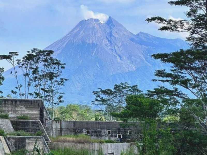 PVMBG: Tiga Gunung Api Indonesia Berstatus Siaga, Merapi Terus Aktif