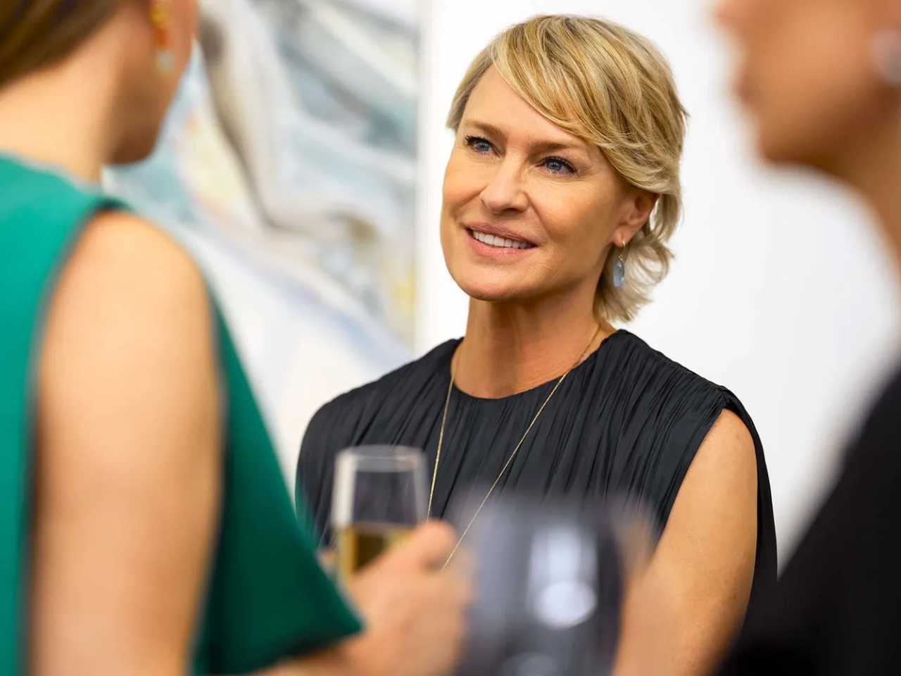 Robin Wright Bongkar Akhir 'Psikotik' The Girlfriend, Ungkap Perang Dingin Ibu Mertua vs Calon Menantu