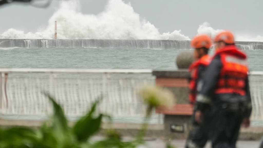Badai Tropis Bualoi tewaskan empat orang, evakuasi 400.000 di Filipina