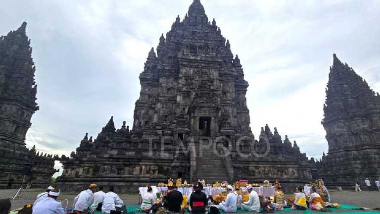 Candi Prambanan Rayakan Usia 1.169 Tahun dengan Prosesi Sakral