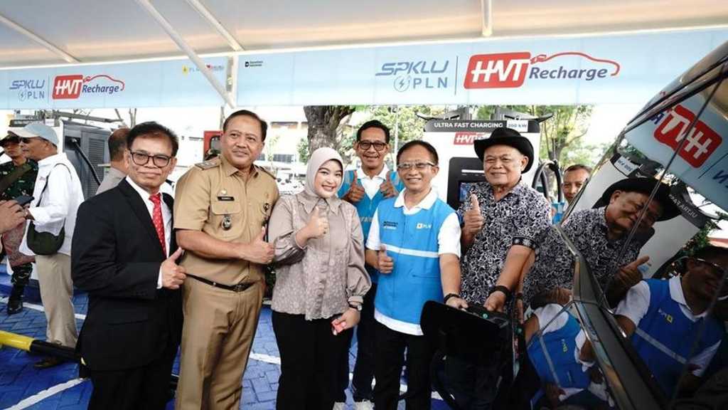 PLN Resmikan Dua SPKLU Center Pertama di Jakarta, Mudahkan Pengguna EV