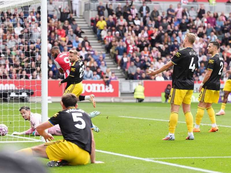 Brentford kalahkan Manchester United 3-1 di Liga Inggris