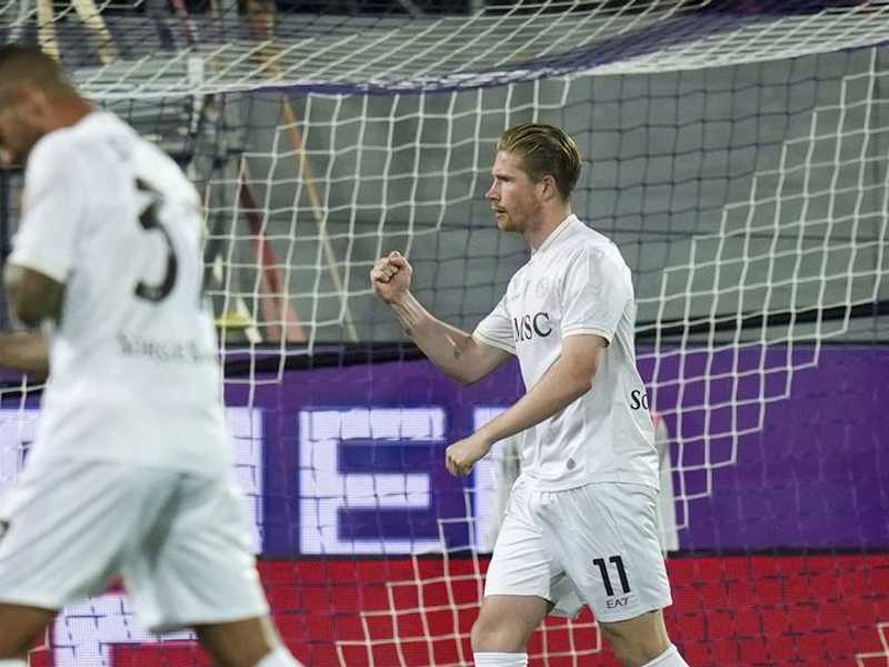 Napoli kalahkan Fiorentina, pimpin klasemen Serie A