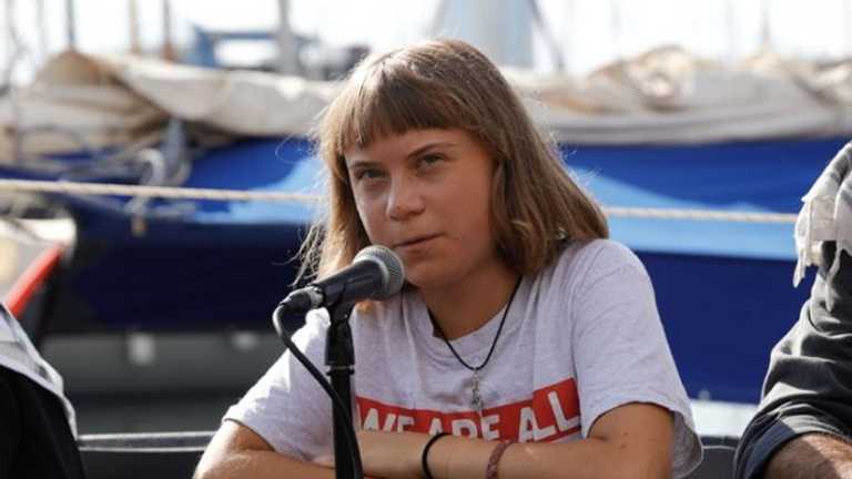 Greta Thunberg: Dipaksa Pegang Bendera Israel Usai Ditahan Israel