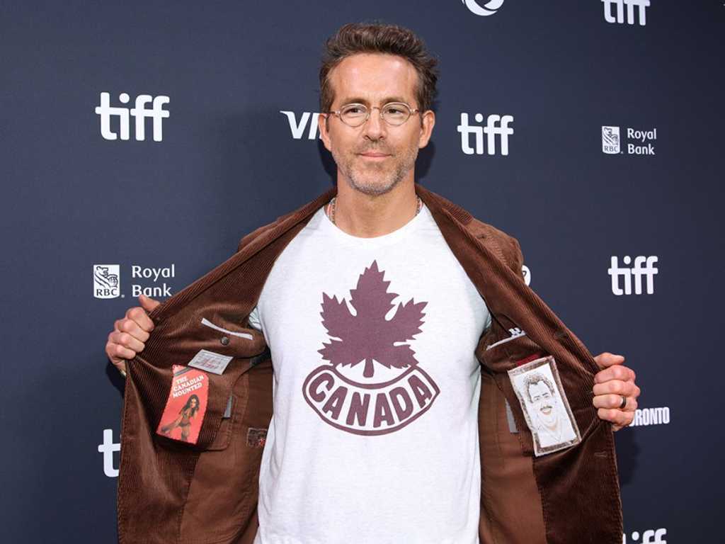TIFF ke-50 Dibuka dengan Dokumenter John Candy, Ryan Reynolds Hadir Penuh Kebanggaan Kanada