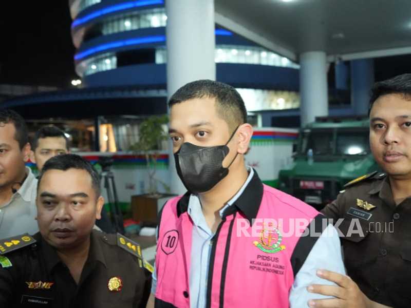 Sembilan Tersangka Korupsi Impor Minyak, Termasuk Putra Riza Chalid, Segera Diadili