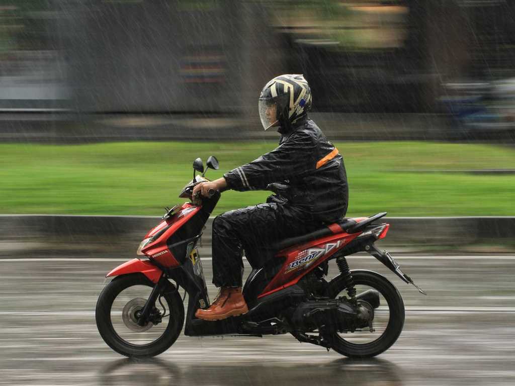 Hanoi Larang Motor Bensin, Jutaan Warga Terancam Mulai 2026?