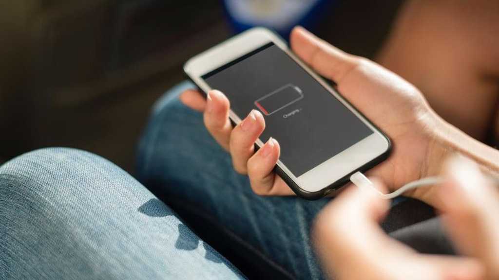 FBI peringatkan bahaya cas HP di tempat publik, bisa kena malware
