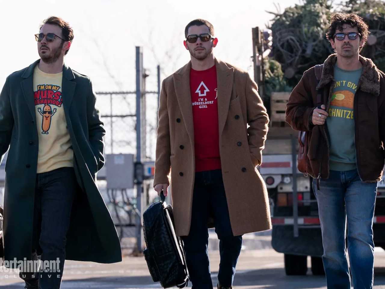 Jonas Brothers Diserang Serigala di Trailer Film Natal Eksklusif!